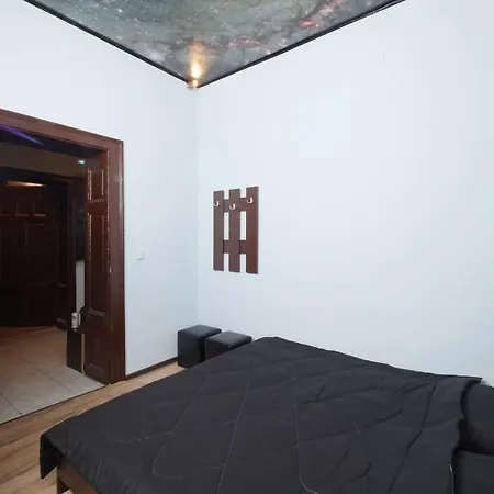 Top Center - Very Comfortable Private